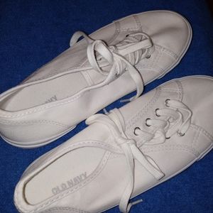 Old Navy lace-up canvas shoes white size 8 excellent condition